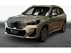 BMW iX1 xDrive30 M Sportpaket , 5-türig (Strom)