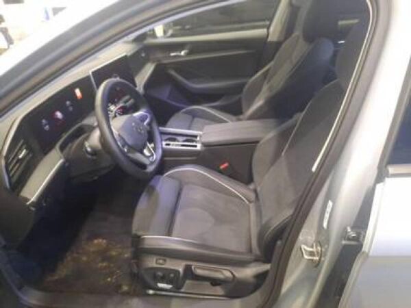 Volkswagen Passat 1.5 eTSI DSG Business AHK+NAVI+LED+ACC bild 4