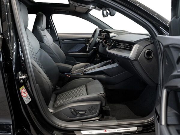 Audi RS3 Sportback 294 kW Sonos Sportabgas Pano Winterräder Leder bild 4