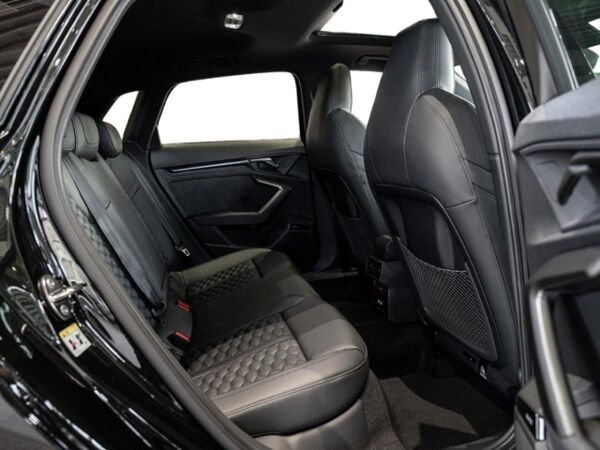 Audi RS3 Sportback 294 kW Sonos Sportabgas Pano Winterräder Leder bild 5