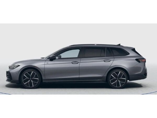 Volkswagen Passat R 2,0 TSI 4MOTION DSG LED-Matrix Leder R-Performance Paket & Abgasanlage bild
