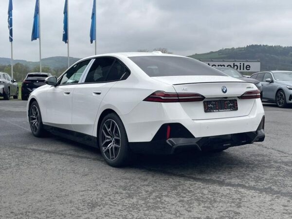 BMW i5 eDrive40 Limousine ABVERKAUF ! bild 6