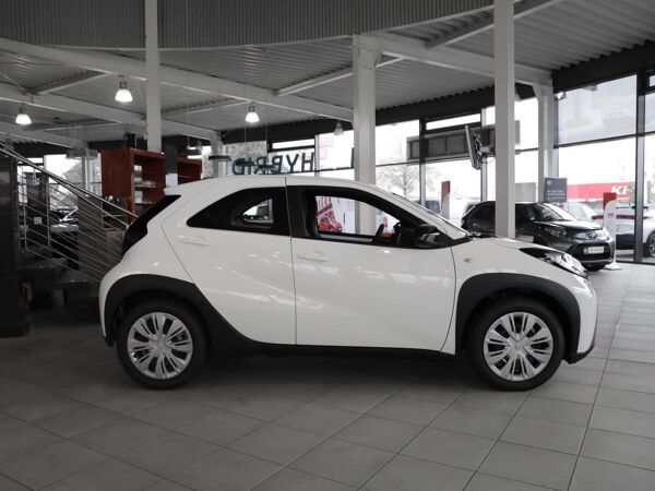 Toyota Aygo X 1,0 l Business Edition TAGESZULASSUNG bild 2