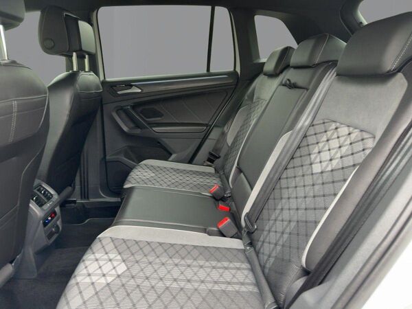 Volkswagen Tiguan R-Line 2,0 l TDI SCR 4MOTION DSG AHK Parklenkassistent bild 7