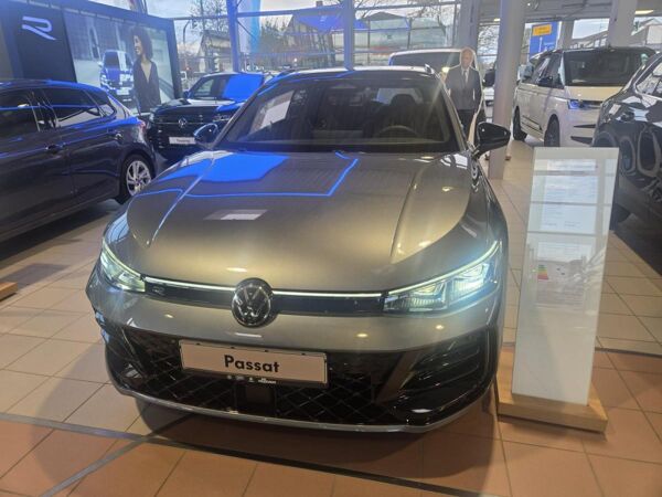 Volkswagen Passat R-Line "Signature" Hybrid //SOFORT VERF.// 272PS - mit 0,5% versteuern, HUD, Leder, LED, Kamera, Pan bild 5