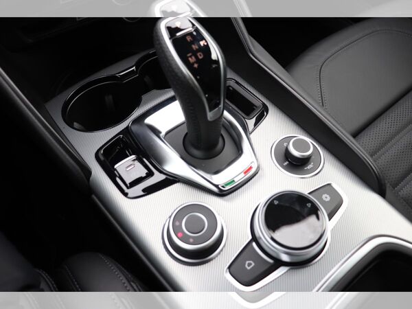 Alfa Romeo Giulia **SOFORT VERFÜGBAR** VELOCE 2.0 Turbo 16V 206kW (280 PS) AT8 - Q4 bild 2