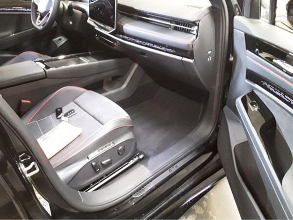 Volkswagen ID.7 GTX 4Mo. - Interieur und Exterieur Plus Paket + PANO / 8-fach Bereift bild 7