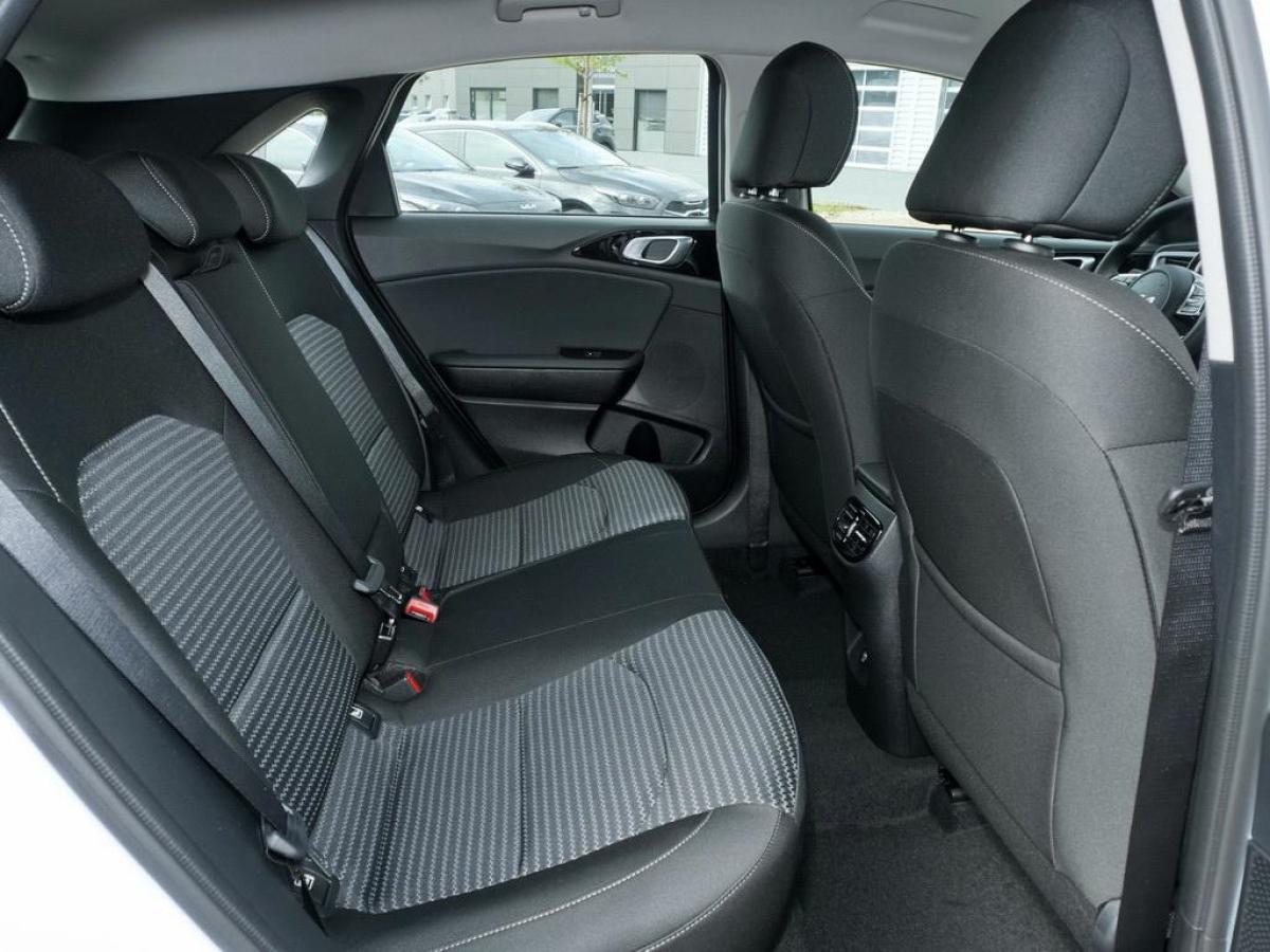Kia Ceed 1.0T 100 ULTIMATE Navi Tempomat Sitzhzg PDC bild 5
