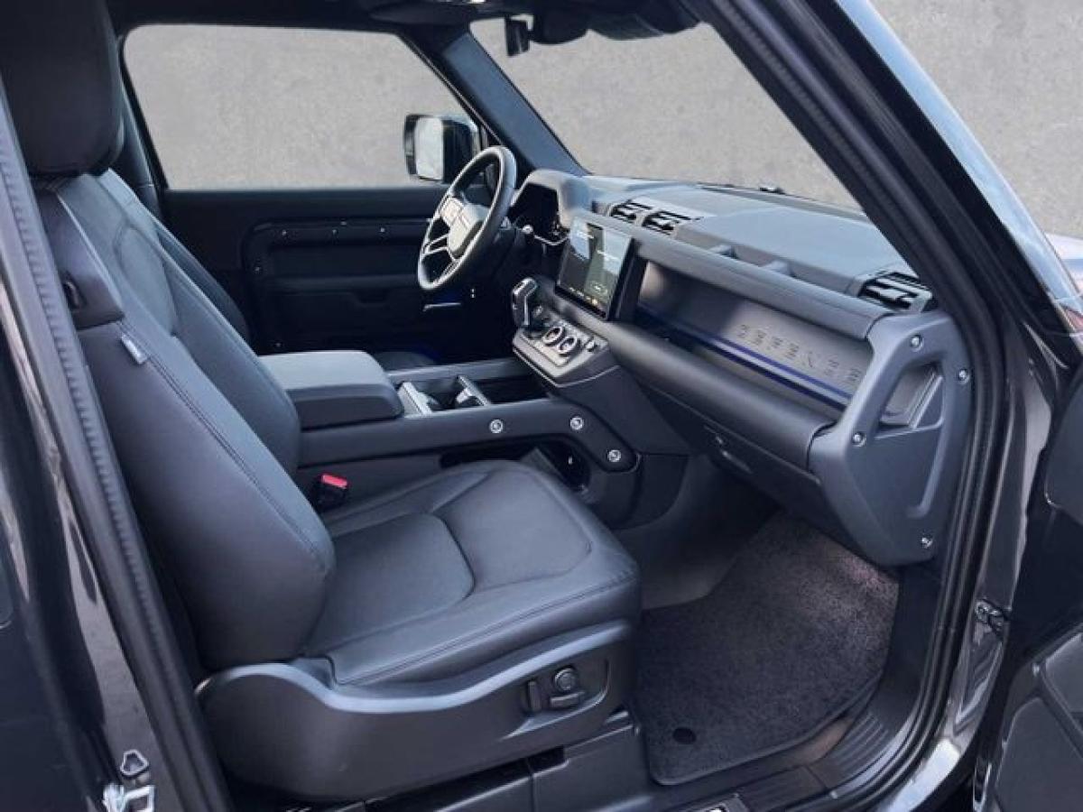 Land Rover Defender 90 D300 X-Dynamic SE bild 3