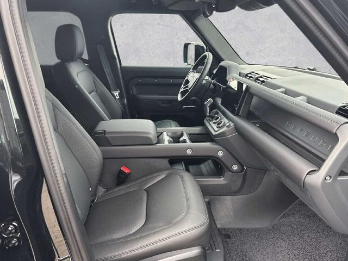 Land Rover Defender 110 D300 X-Dynamic SE bild 3