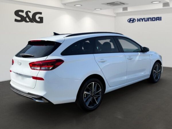 Hyundai i30 cw Trend AUTOMATIK*SITZHZG*KAMERA*DAB*CARPLAY*TEMPOMAT* bild 3