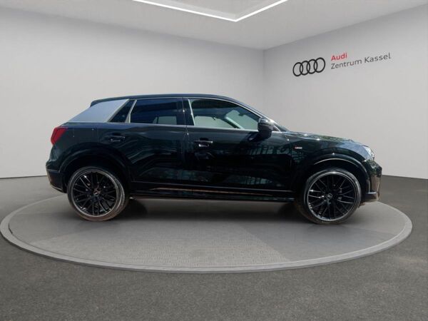 Audi Q2 S line Matrix LED CarPlay Leder RÜ 19" bild 6