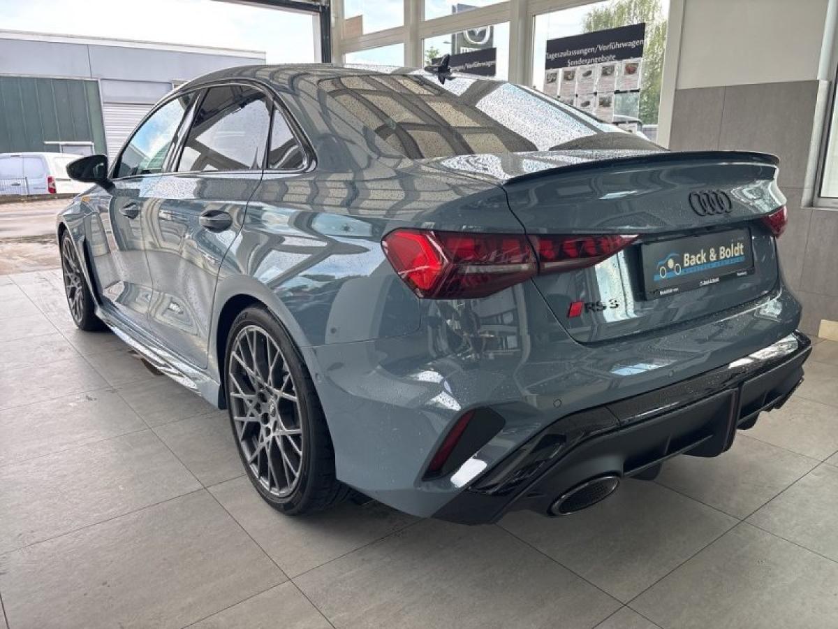 Audi RS3 LIMO 2.5I*KERAMIK,PANO,SPORT AGA,SPORT SITZE* bild 3