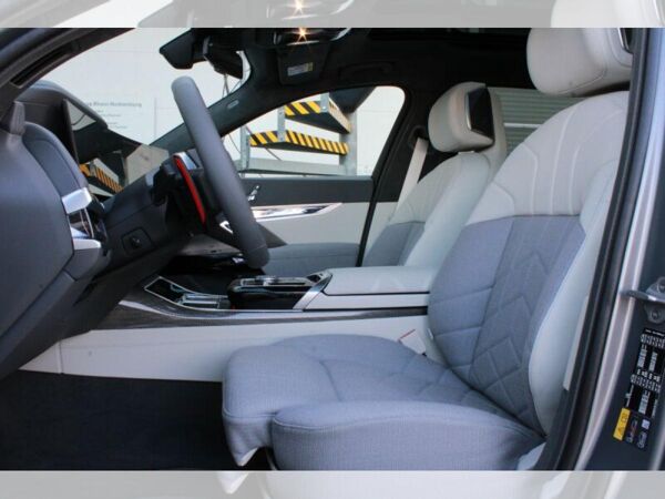 BMW 760 M760e *einmalige Chance*!! nur bei mind. 4 Fahrzeugen im Fuhrpark !!* bild 7