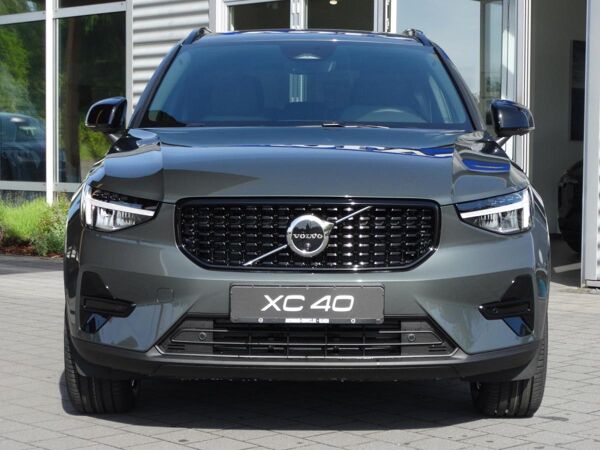 Volvo XC40 B3 Plus Dark bild 2