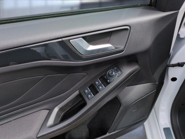 Ford Focus ST-Line Turnier Sportpaket Bluetooth Navi bild 7