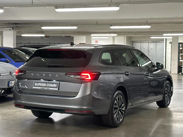 Skoda Superb Combi Selection 2.0 TDI 7-Gang-DSG bild 3