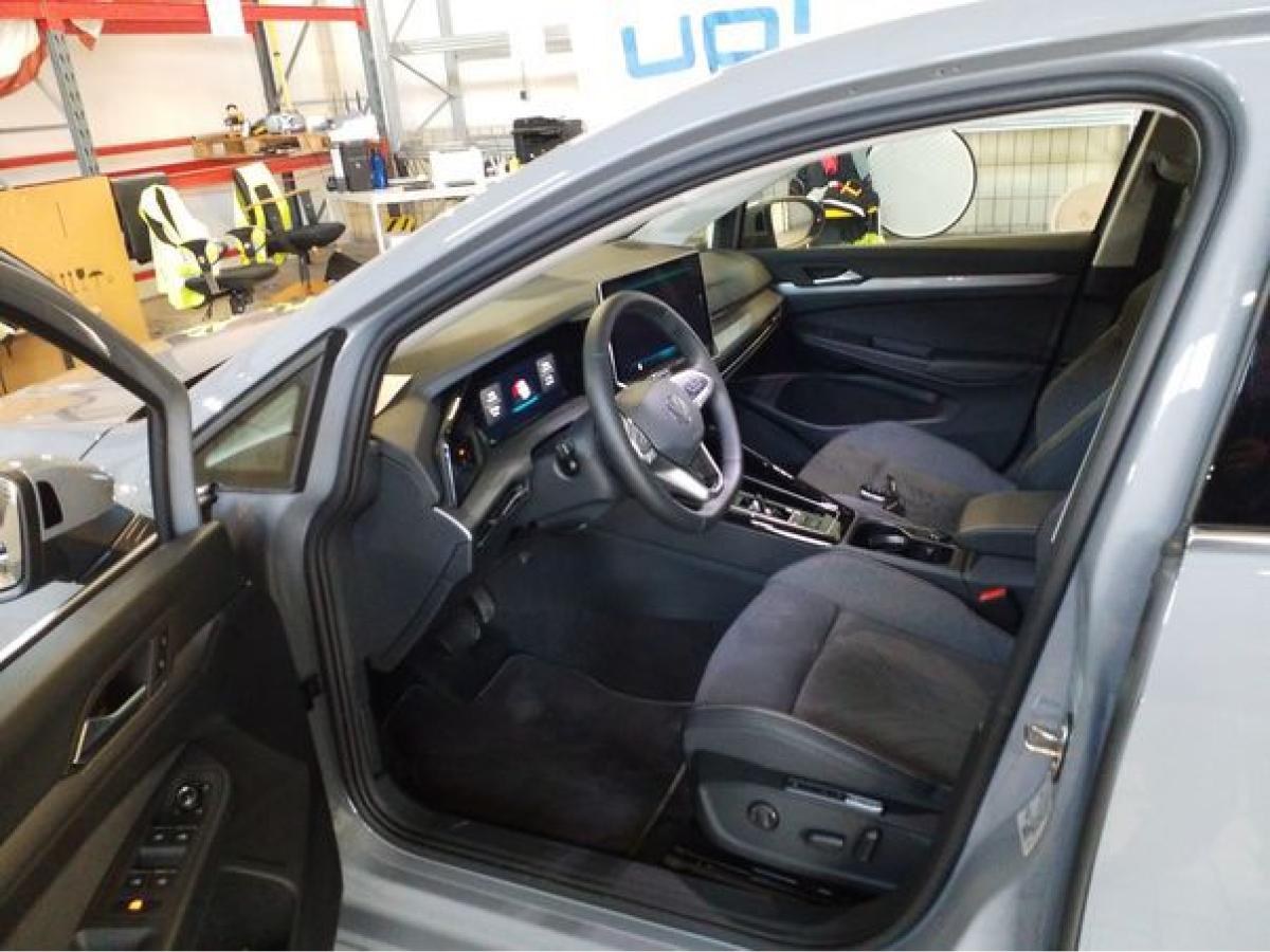 Volkswagen Golf 8 / 2.0 TDI DSG STYLE AHK STANDHEIZUNG WINTERRÄÄDER GARANTIE bild 6