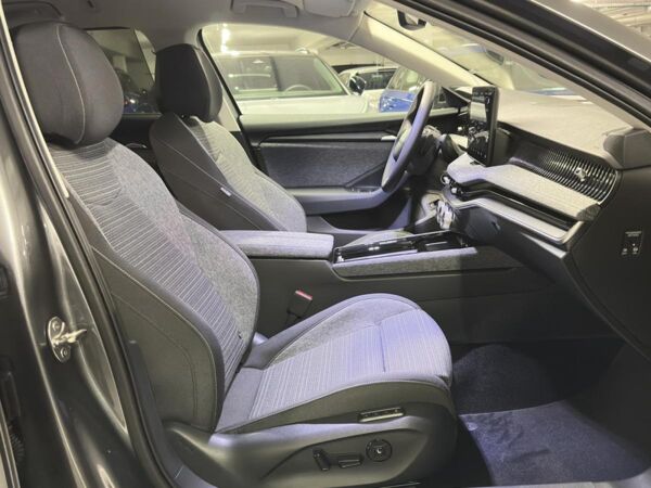 Skoda Superb Combi Selection 2.0 TDI 7-Gang-DSG bild 5