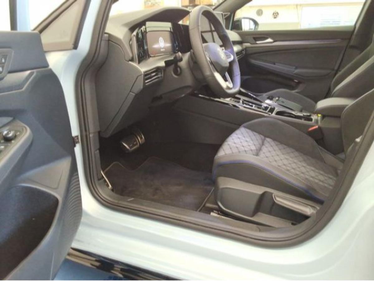 Volkswagen Golf 8 R-LINE 1.5 eTSI DSG IQ-LED 360° 18" APP bild 2