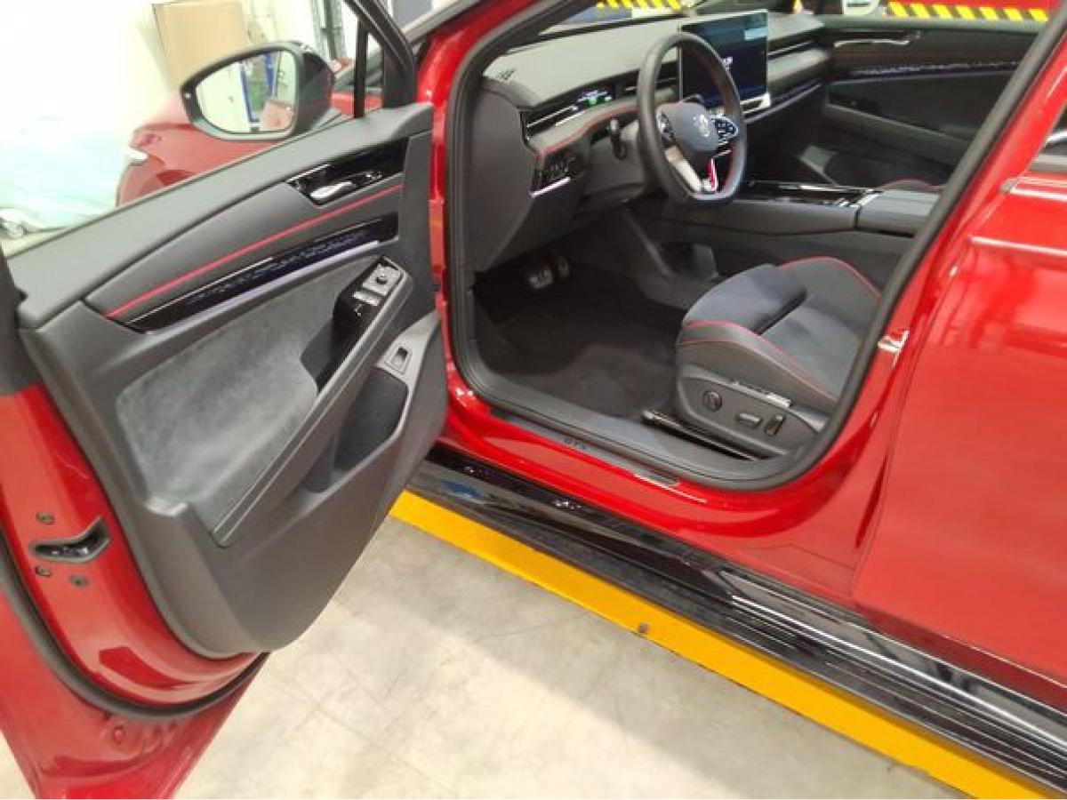 Volkswagen ID.7 Tourer GTX - Interieur und Exterieur Plus Paket + PANO / 8-fach Bereift bild 5