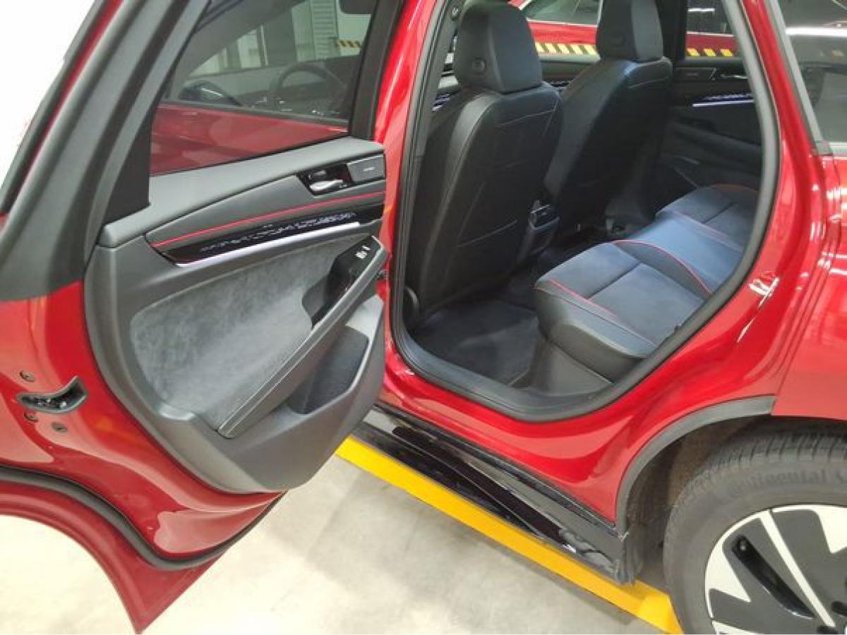 Volkswagen ID.7 Tourer GTX - Interieur und Exterieur Plus Paket + PANO / 8-fach Bereift bild 6