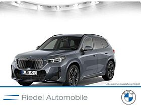 BMW iX1 xDrive30 Navi Tempom.aktiv Panoramadach Bluetooth PDC BMW iX1 xDrive30 Navi Tempom.aktiv Panoramadach Bluetooth PDC