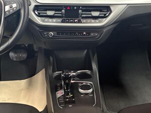 BMW 118 i PDC/MFL/SHZ bild 6