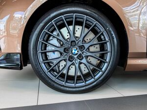 BMW 135 M135 xDrive M Sport M PERFORAMNCE PARTS HUD PANO ACC 360°KAM RFK LM bild 4