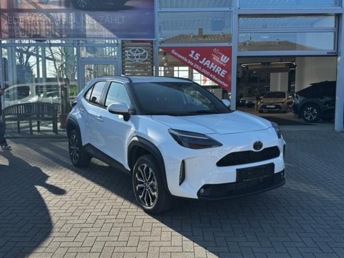 Toyota Yaris Cross 1.5l Hybrid Teamplayer Winter&Safety-Paket 2026 LED SHZ LHZ ACC ACP bild