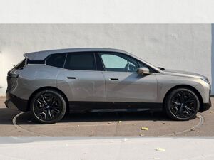 BMW ix iX xDrive40 SPORTPAKET+LASER+PANO SKY+AHK+KAMERA+ACC+LM22 bild 5