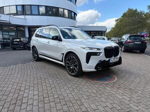 BMW X7 M60i MSport HUD PANO ACC AHK RFK LED 22 bild 5