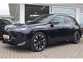 BMW ix xDrive45 ❗️0,25%❗️ Sofort Verfügbar/M-Sport/AHK/360°/Head-Up/DrivingAss.Prof./Autobahnass./HK/❗️NP: BMW ix xDrive45 ❗️0,25%❗️ Sofort Verfügbar/M-Sport/AHK/360°/Head-Up/DrivingAss.Prof./Autobahnass./HK/❗️NP: