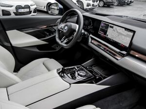 BMW 550 550e xDrive M SPORT+B&W+AHK+PANO+HuD+DA PROF+360° bild 3