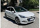 Hyundai i20 1.4 Style: Automatik, Navi, Panorama, Klima
