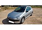 Peugeot 206 mit Panorama-Glasschiebedach