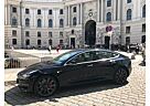 Tesla Model 3 Performance 2020 in schwarz/schwarz