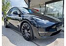 Tesla Model Y Performance Dual AWD/Black-Black/DE
