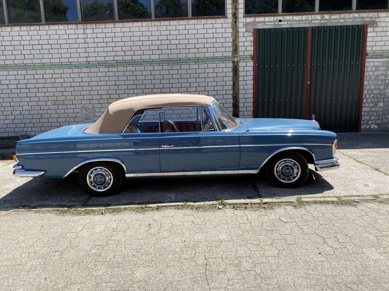 Second hand Mercedes Benz 220 