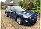 Ford Focus Cool & Connect mit Panoramadach