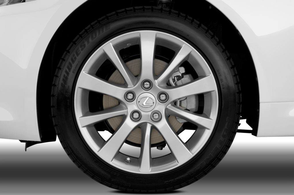 Lexus IS (Baujahr 2010) IS 250C 2 Türen Reifen und Felge