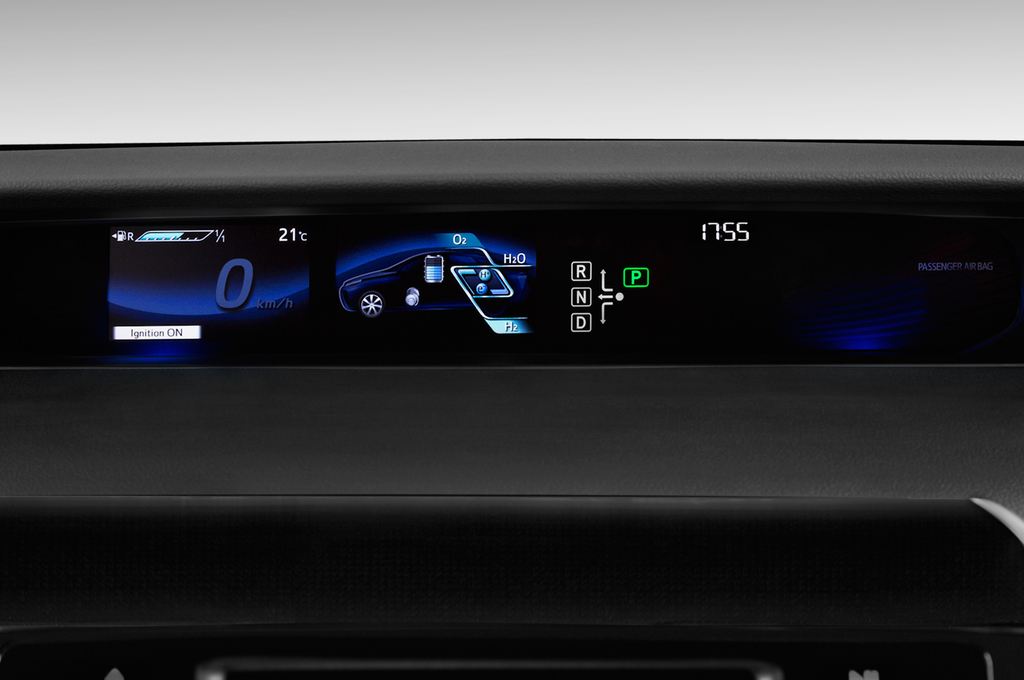 Toyota Mirai (Baujahr 2016) - 4 Türen Tacho und Fahrerinstrumente