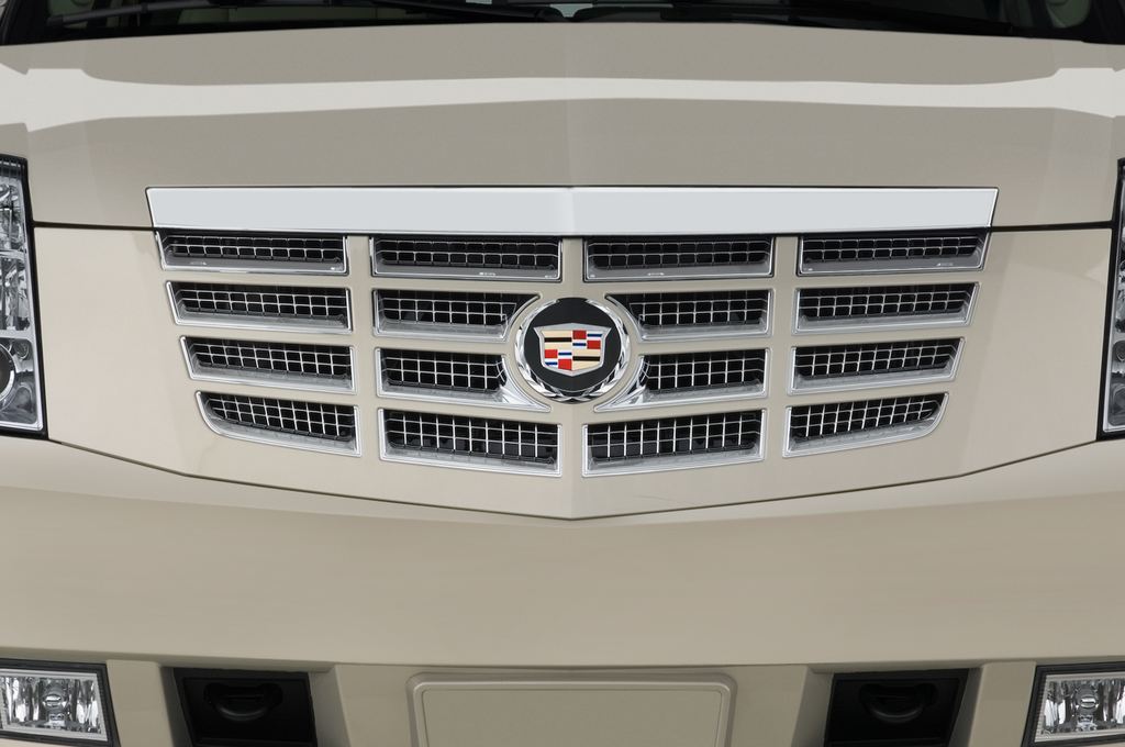 Cadillac Escalade (Baujahr 2008) Elegance 5 Türen Kühlergrill und Scheinwerfer