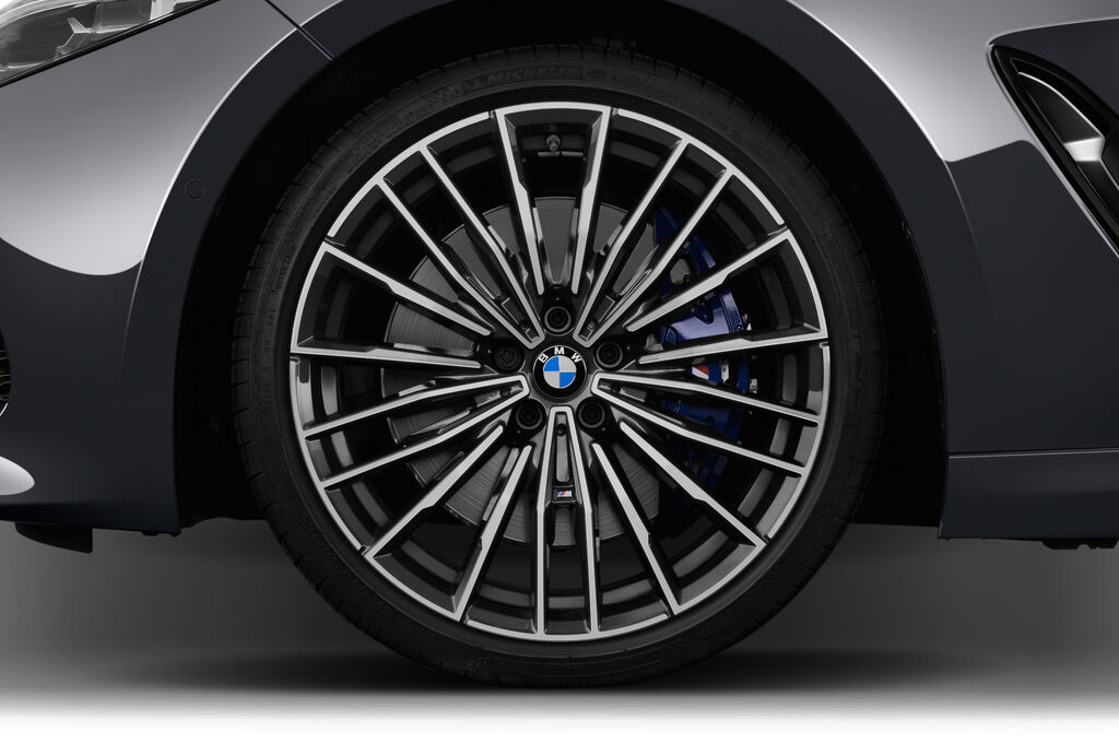 BMW 8 Series (Baujahr 2019) M Sport 2 Türen Reifen und Felge