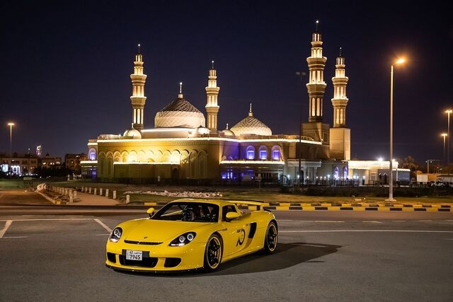 Kuwaits verrücktester Porsche-Sammler Yousef Fittiani - Immer mit Sitzkissen