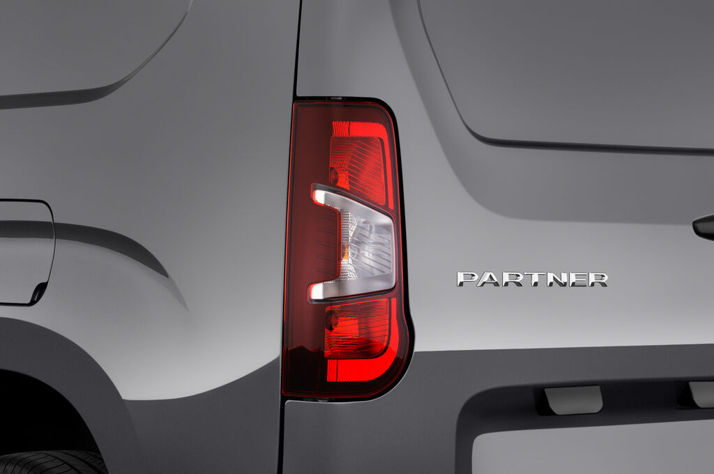 Peugeot Partner (Baujahr 2019) Pemium 4 Türen Rücklicht