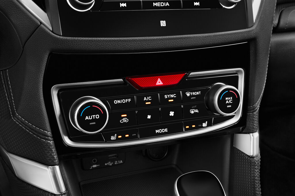 Subaru Forester e-Boxer (Baujahr 2019) Premium 5 Türen Temperatur und Klimaanlage