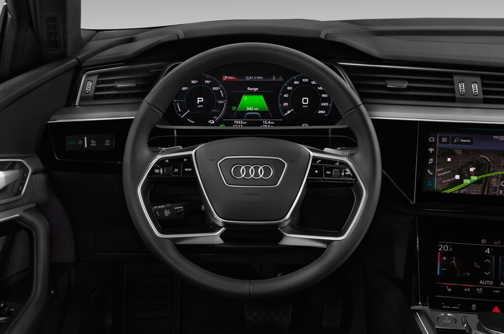 Audi e-tron (Baujahr 2019) Advanced 5 Türen Lenkrad