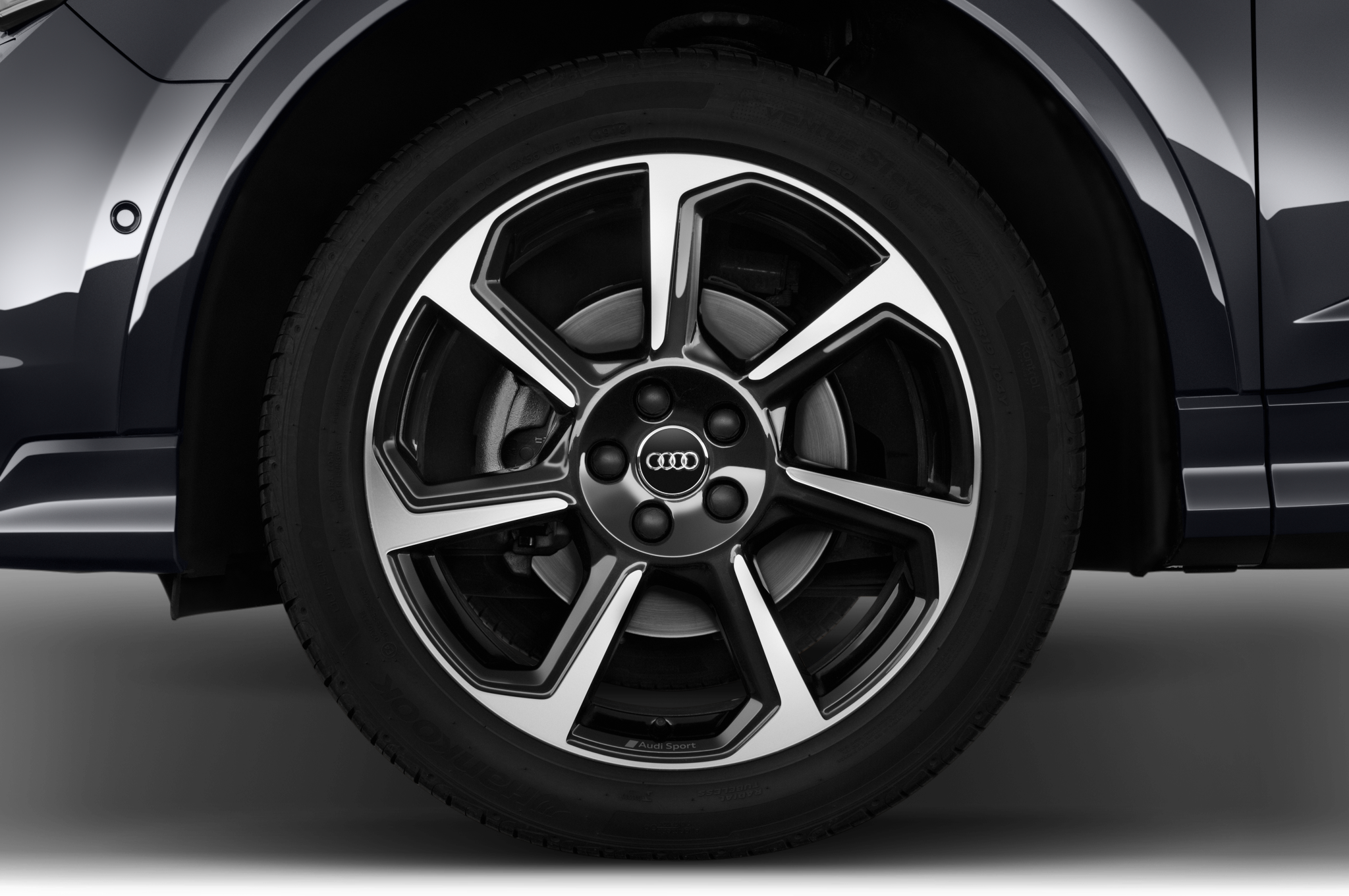 Audi Q3 Sportback (Baujahr 2023) S Line 5 Türen Reifen und Felge