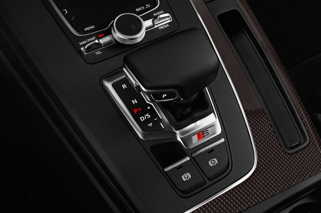 Audi SQ5 (Baujahr 2018) - 5 Türen Schalthebel